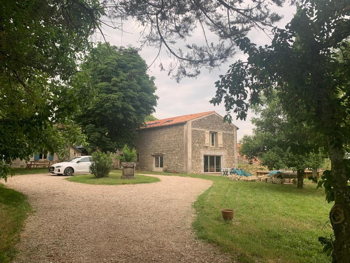 Maison Papillon Gite De Ressourcement Lusignan-Petit Exterior foto